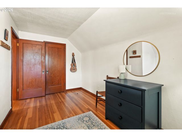 608 Ne FLORAL Pl, Portland, OR 97232