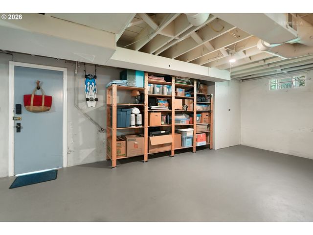 608 Ne FLORAL Pl, Portland, OR 97232