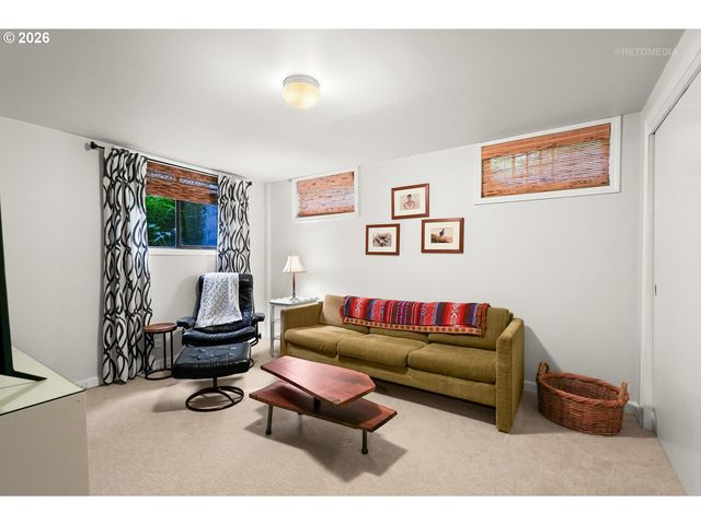608 Ne FLORAL Pl, Portland, OR 97232
