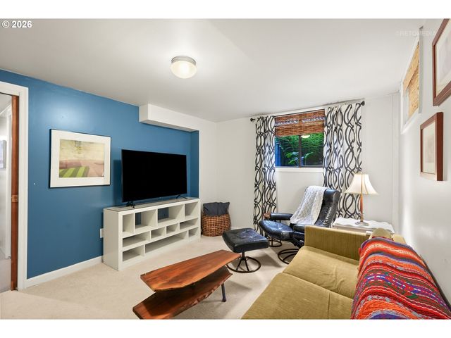 608 Ne FLORAL Pl, Portland, OR 97232