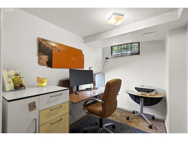 608 Ne FLORAL Pl, Portland, OR 97232