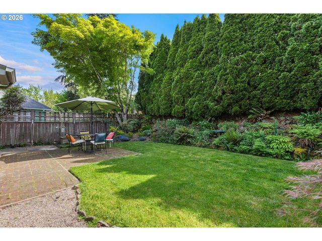 608 Ne FLORAL Pl, Portland, OR 97232