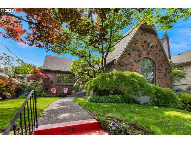 608 Ne FLORAL Pl, Portland, OR 97232