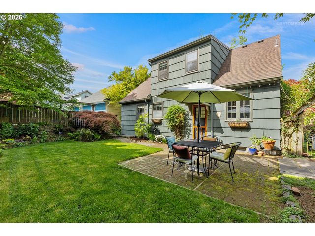 608 Ne FLORAL Pl, Portland, OR 97232