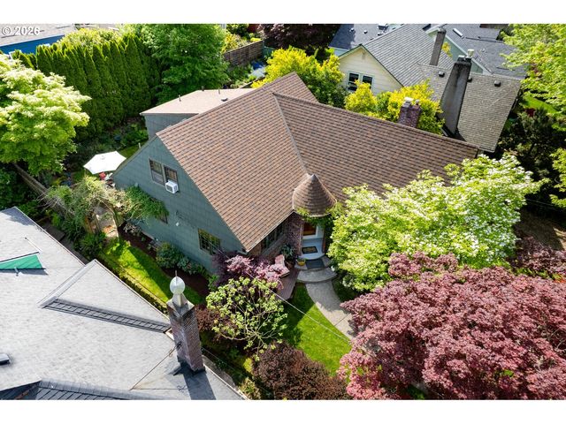 608 Ne FLORAL Pl, Portland, OR 97232