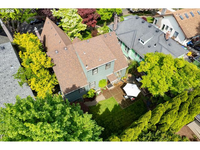 608 Ne FLORAL Pl, Portland, OR 97232