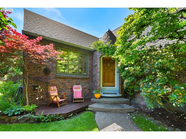 608 Ne FLORAL Pl, Portland, OR 97232