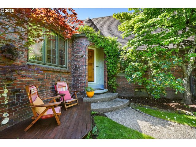 608 Ne FLORAL Pl, Portland, OR 97232