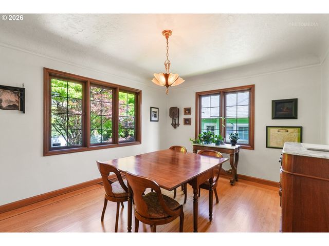 608 Ne FLORAL Pl, Portland, OR 97232