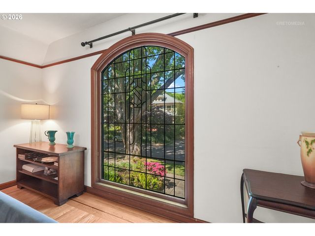 608 Ne FLORAL Pl, Portland, OR 97232