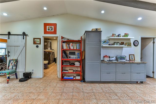 1595 N DUNKENFIELD Avenue, Crystal River, FL 34429