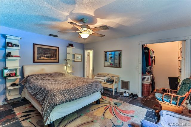 1595 N DUNKENFIELD Avenue, Crystal River, FL 34429