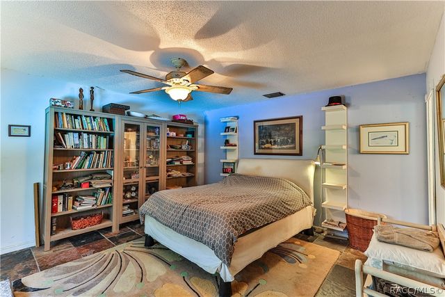 1595 N DUNKENFIELD Avenue, Crystal River, FL 34429
