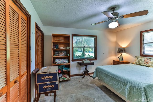 1595 N DUNKENFIELD Avenue, Crystal River, FL 34429