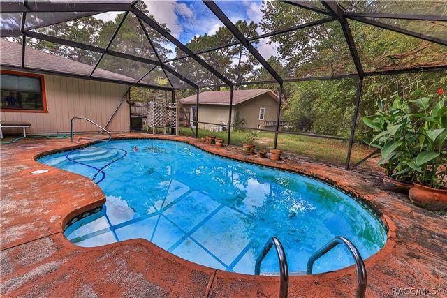 1595 N DUNKENFIELD Avenue, Crystal River, FL 34429