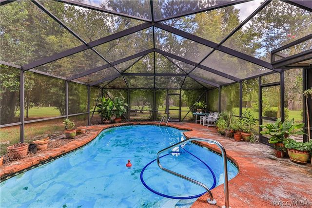 1595 N DUNKENFIELD Avenue, Crystal River, FL 34429