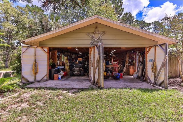 1595 N DUNKENFIELD Avenue, Crystal River, FL 34429