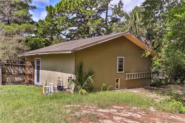 1595 N DUNKENFIELD Avenue, Crystal River, FL 34429