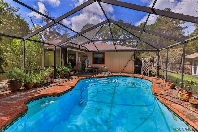 1595 N DUNKENFIELD Avenue, Crystal River, FL 34429