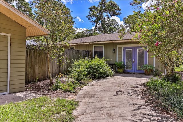 1595 N DUNKENFIELD Avenue, Crystal River, FL 34429