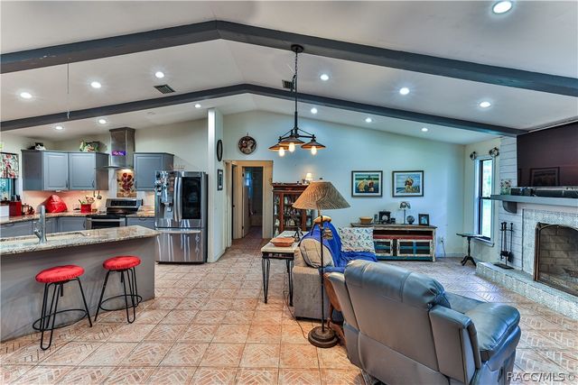 1595 N DUNKENFIELD Avenue, Crystal River, FL 34429
