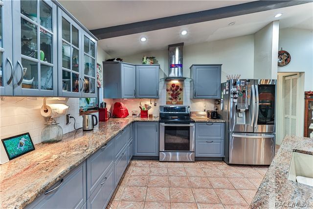 1595 N DUNKENFIELD Avenue, Crystal River, FL 34429