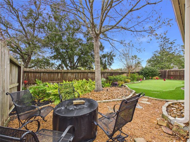 2909 Autumn Cove Court, Friendswood, TX 77546