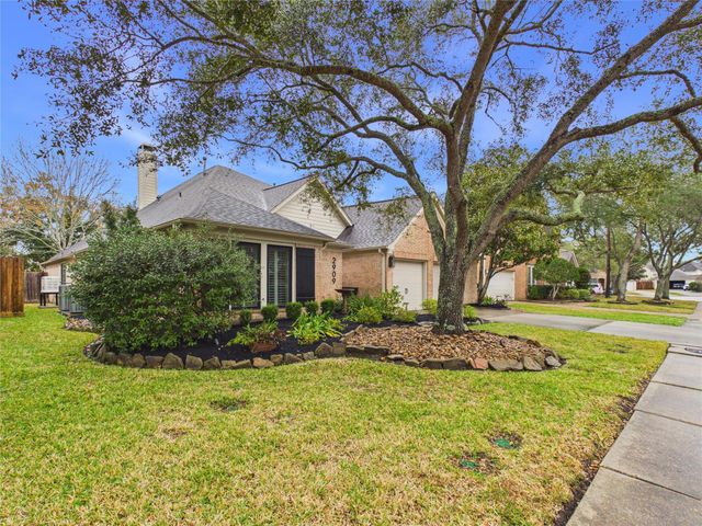 2909 Autumn Cove Court, Friendswood, TX 77546