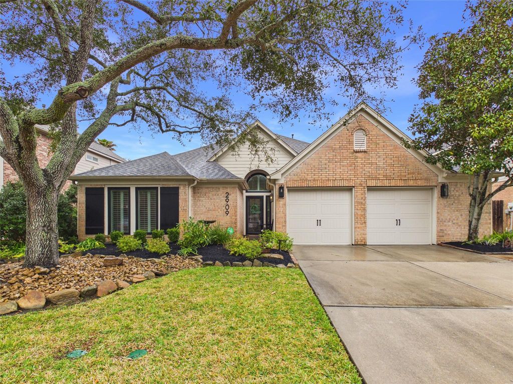 2909 Autumn Cove Court, Friendswood, TX 77546