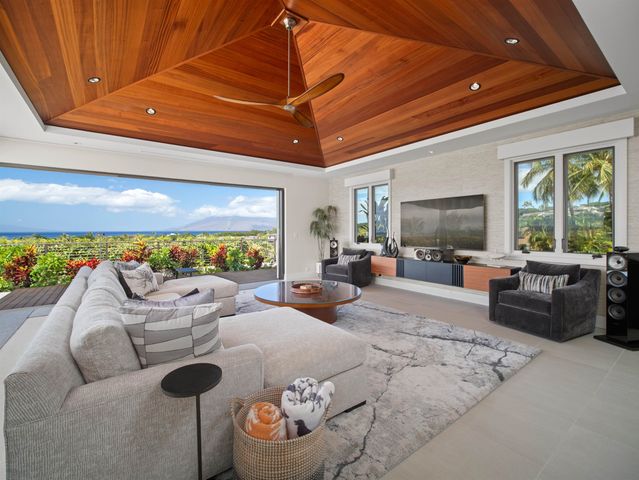 192 Halau Pl, Kihei, HI 96753