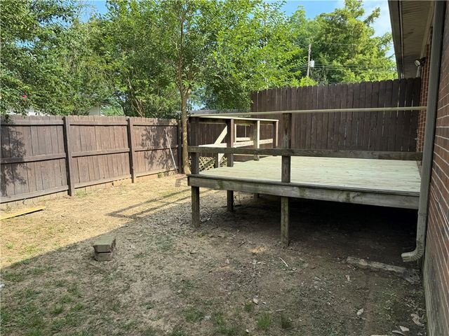 1311 S Commerce Avenue, Russellville, AR 72801