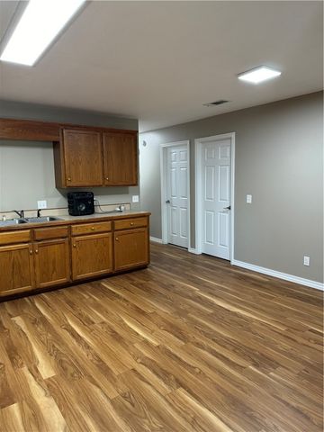 1311 S Commerce Avenue, Russellville, AR 72801