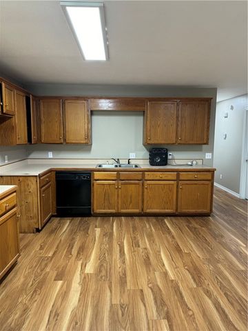 1311 S Commerce Avenue, Russellville, AR 72801