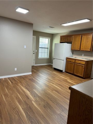 1311 S Commerce Avenue, Russellville, AR 72801