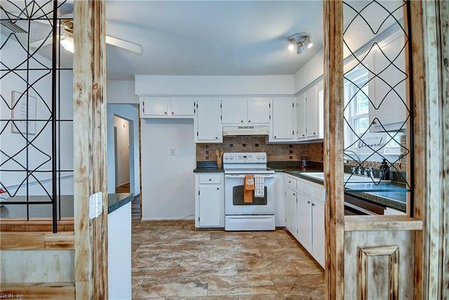 3448 Poppy CRES, Virginia Beach, VA 23453