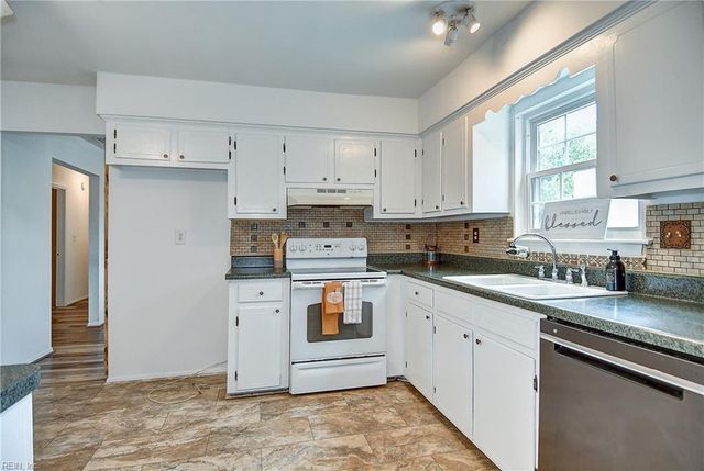 3448 Poppy CRES, Virginia Beach, VA 23453