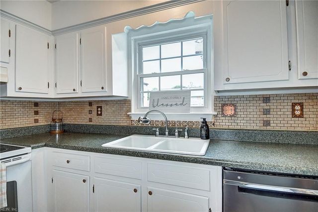3448 Poppy CRES, Virginia Beach, VA 23453