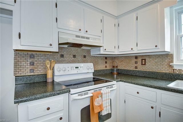 3448 Poppy CRES, Virginia Beach, VA 23453