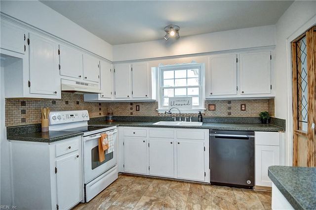 3448 Poppy CRES, Virginia Beach, VA 23453