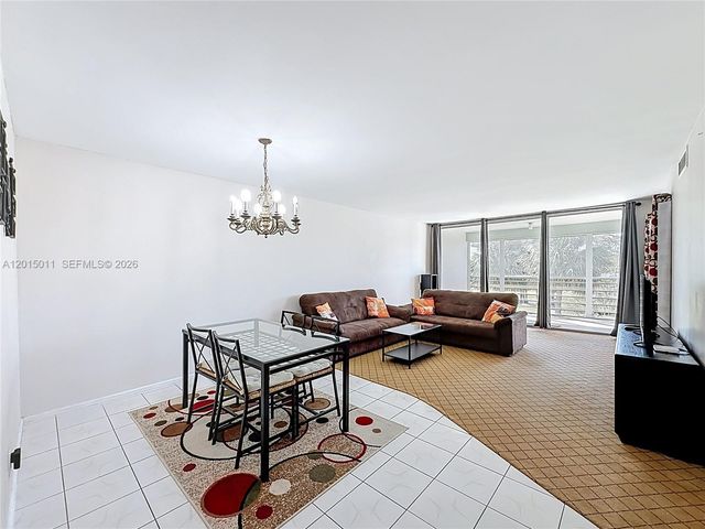 605 Oaks Dr 405, Pompano Beach, FL 33069