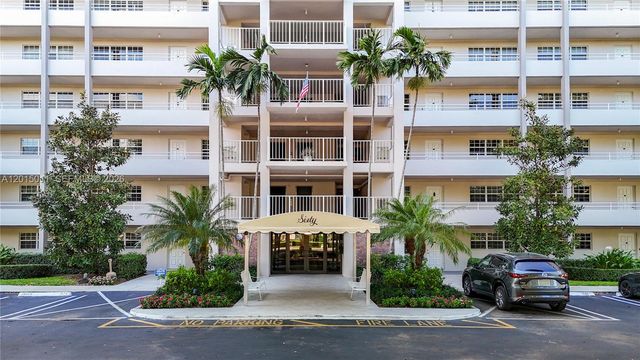 605 Oaks Dr 405, Pompano Beach, FL 33069