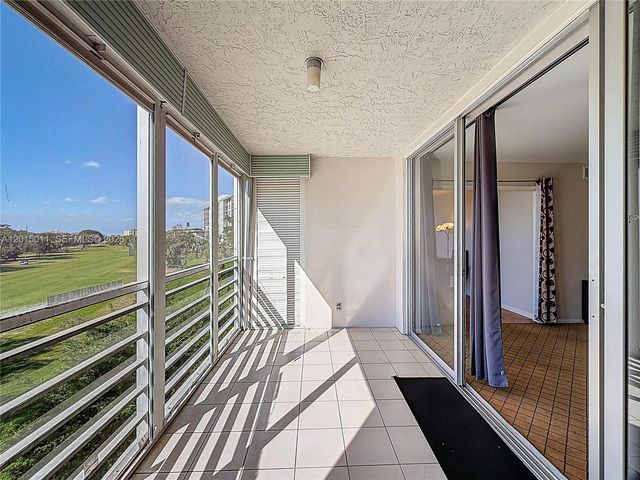 605 Oaks Dr 405, Pompano Beach, FL 33069