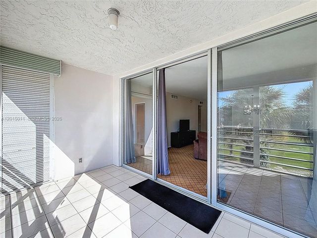 605 Oaks Dr 405, Pompano Beach, FL 33069