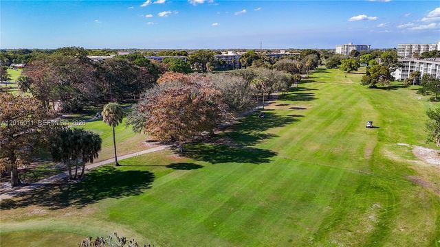 605 Oaks Dr 405, Pompano Beach, FL 33069