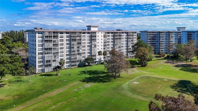 605 Oaks Dr 405, Pompano Beach, FL 33069