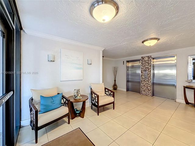 605 Oaks Dr 405, Pompano Beach, FL 33069