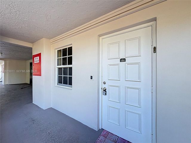 605 Oaks Dr 405, Pompano Beach, FL 33069