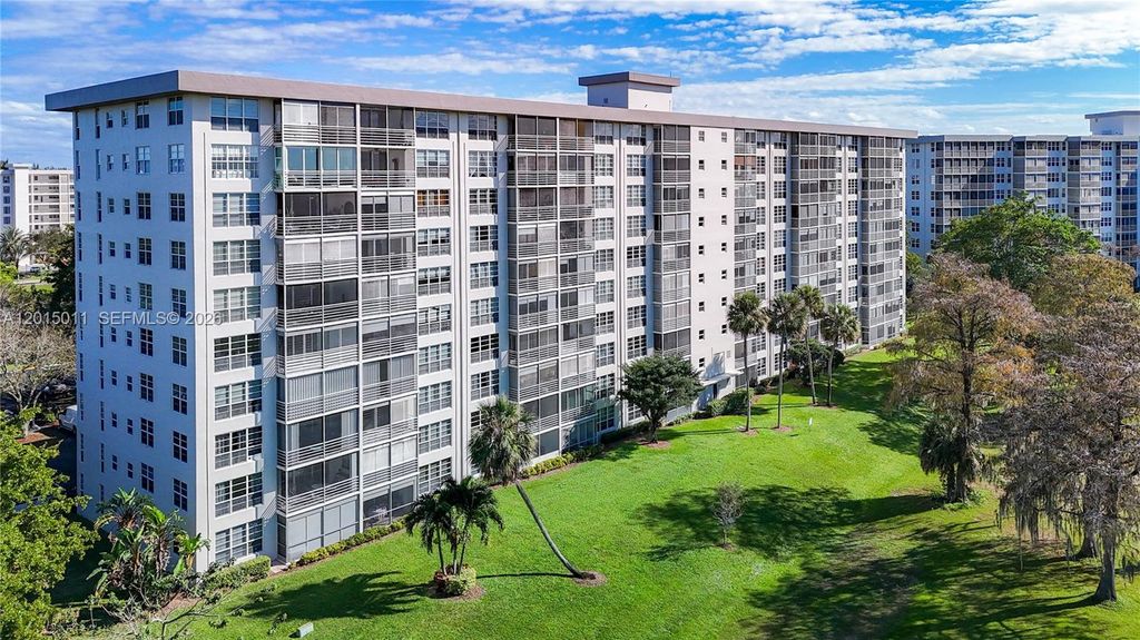 605 Oaks Dr 405, Pompano Beach, FL 33069