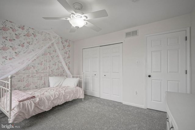 10 CANDLELIGHT DR, Woodstown, NJ 08098