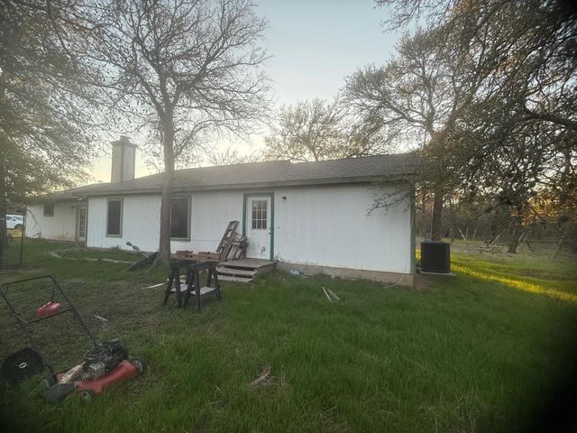 326 The Forest RD, Dale, TX 78616